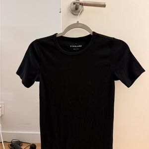 Everlane Essential Cotton Black Short Sleeve Tee Size M